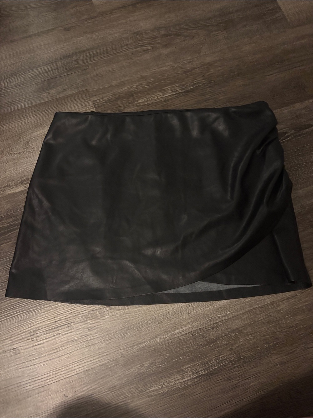 House of Harlow 1960 Black Faux Leather Mini Skirt side Scrunch detail Womens Lg